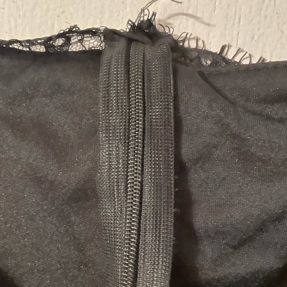 Black laced tank top - Picture 3 of 3